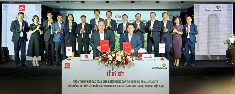 vietcombank-hop-tac-xuan-cau-holdings